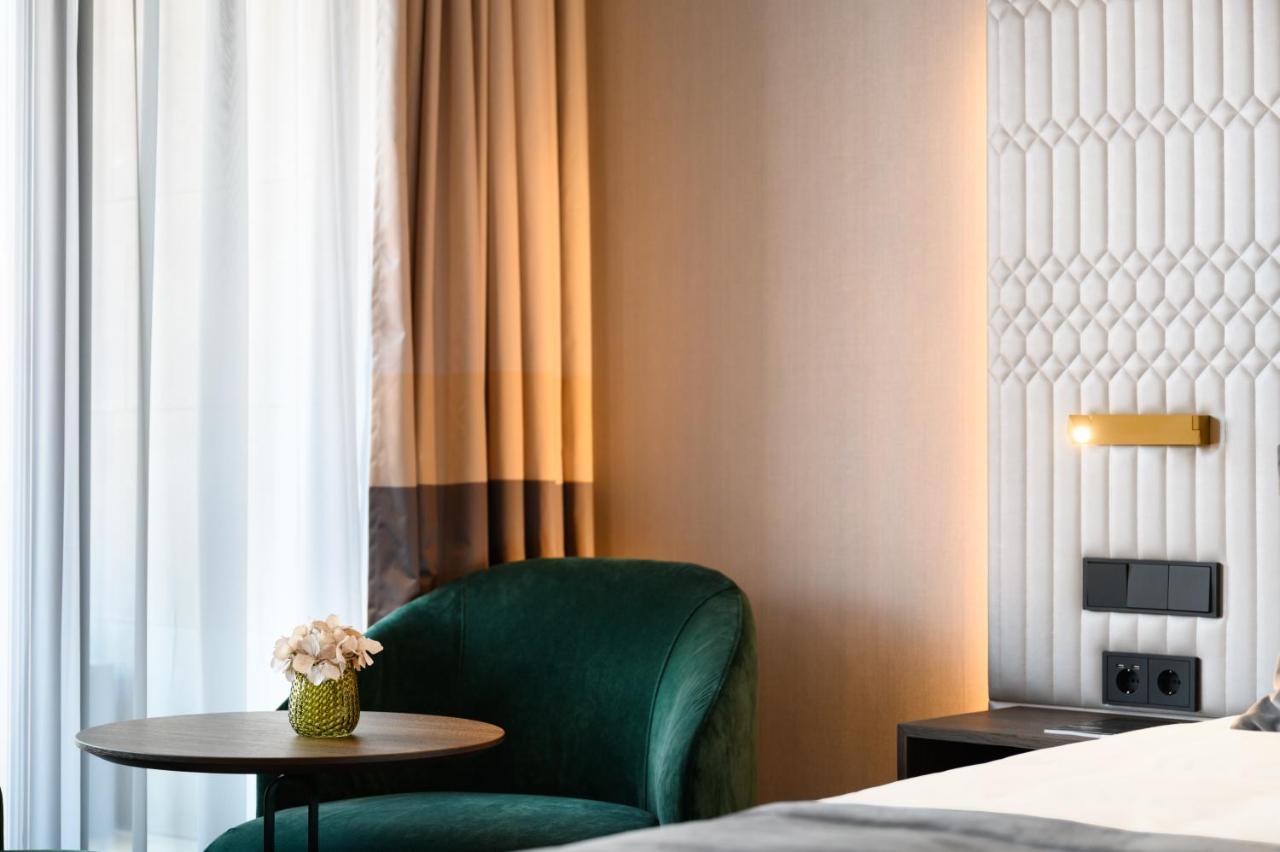 بودابست Emerald Downtown Luxury Suites By Continental Group المظهر الخارجي الصورة